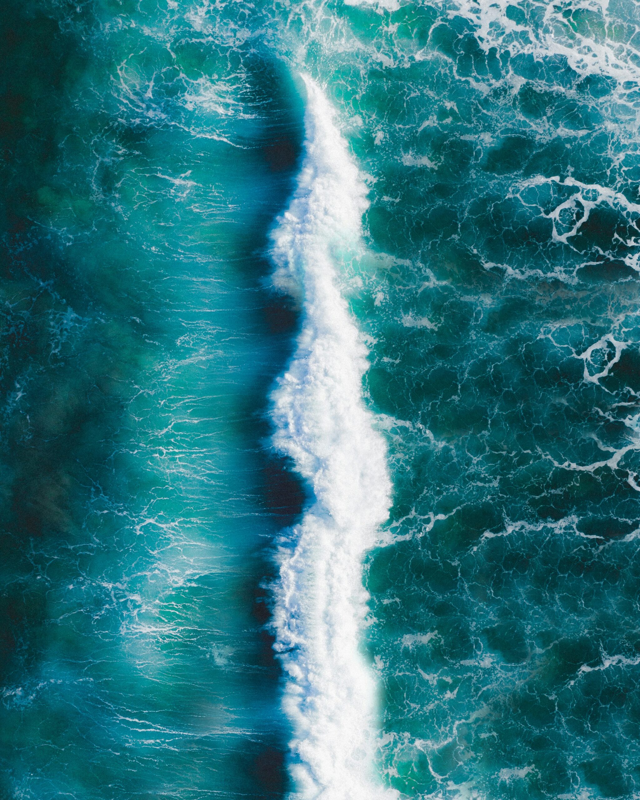 Blue ocean waves