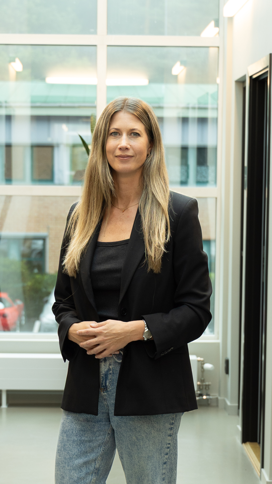 Frida Williamsson standing in a bright office interior.